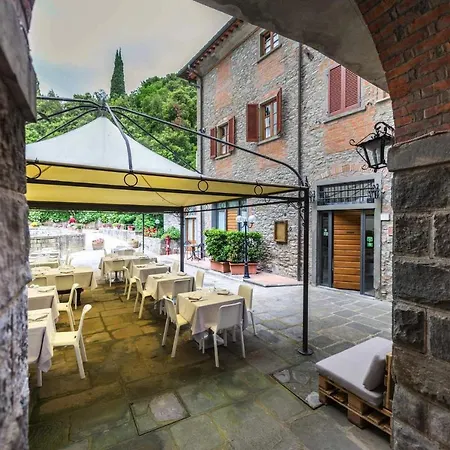Apartment In Loro Ciufferna With Communal Terrace *