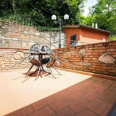 Apartment In Loro Ciufferna With Communal Terrace